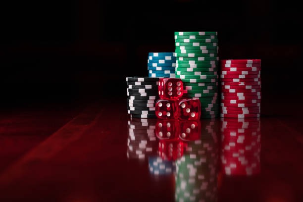 Casino Hold'em betting decision interface on oke4d slot showing fold and call options