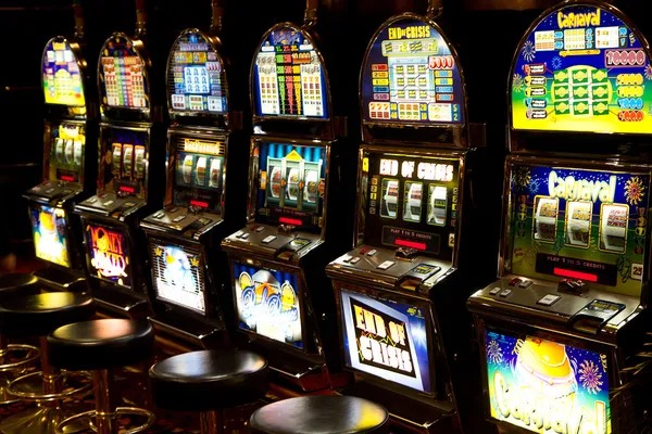 oke4d slot Casino Hold'em lobby showing multiple tables with different bet limits