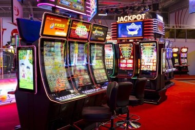 Live Sic Bo table with three dice and betting layout displayed on screen
